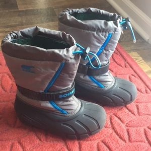 Snow boots